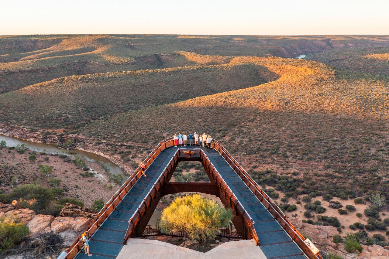 Pinnacles, Kalbarri, Shark Bay Monkey Mia Four Day Tour Luxury Outback Tours Reservations