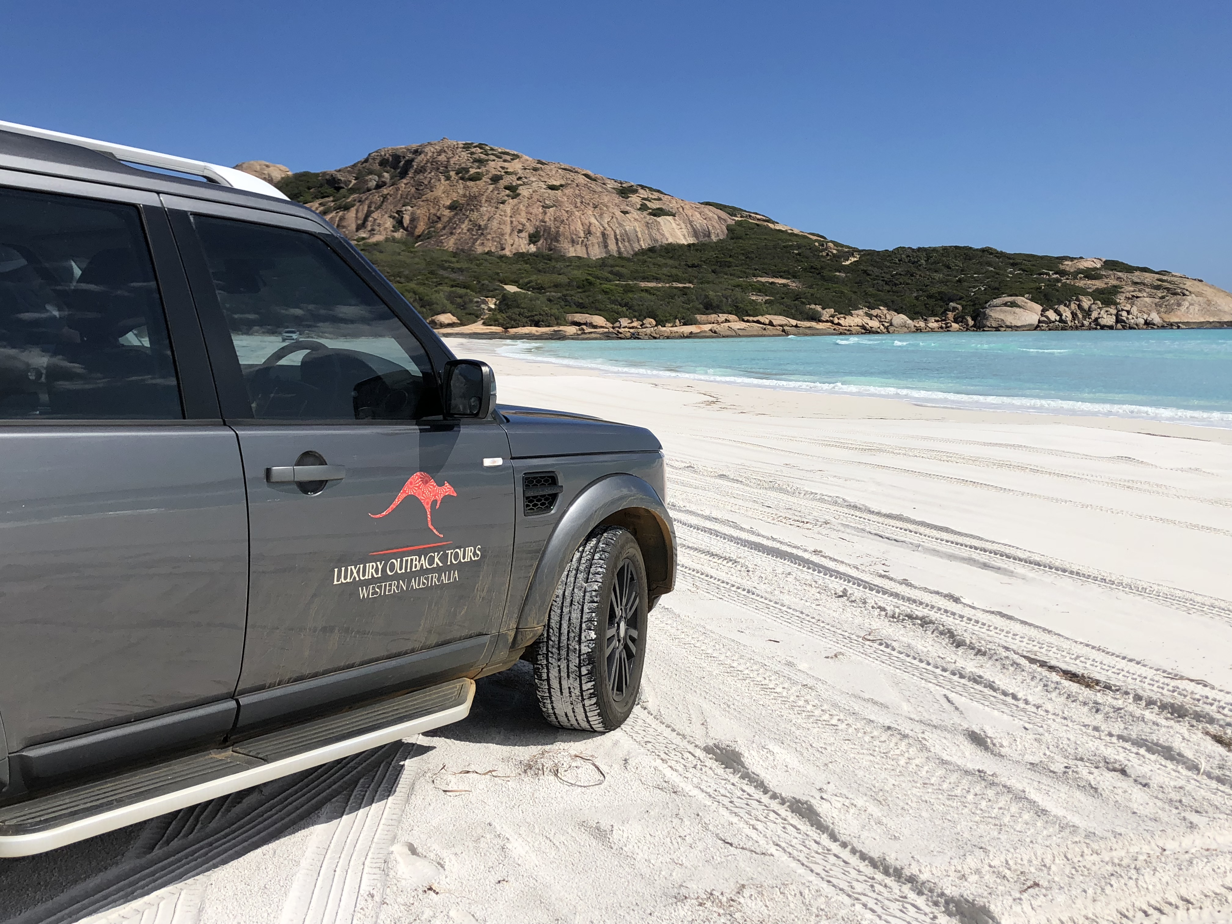 A Esperance Pink Lake Hillier 4-Day Tour with Helicopter Flight