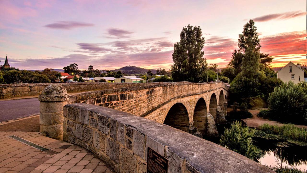 kunanyi/MT WELLINGTON AND RICHMOND VILLAGE COMBO