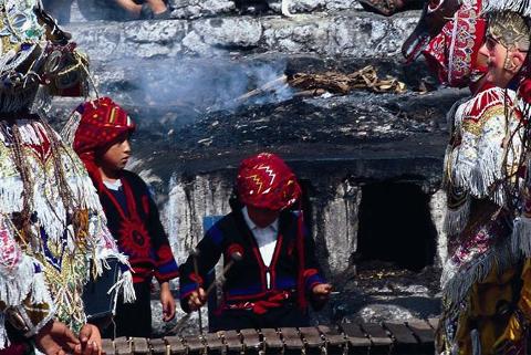 CHICHICASTENANGO & LAKE ATITLAN TOUR