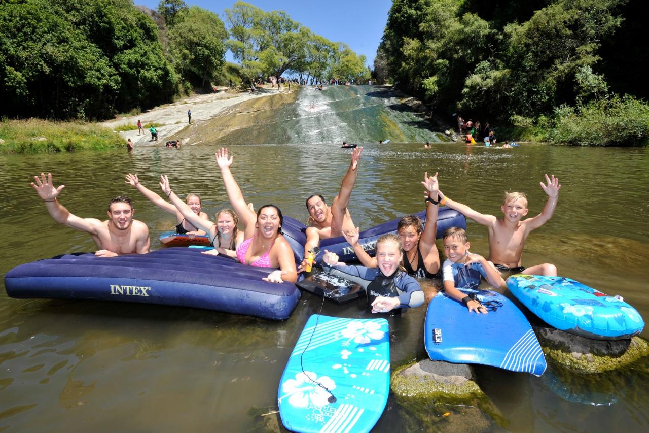 Rere Rockslide & Falls Tour with Picnic Lunch