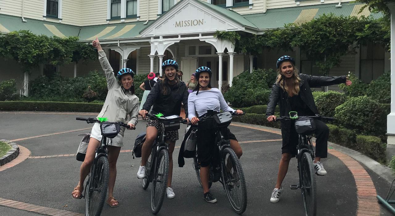 Tākaro Trails - Cycle Tours Hawke's Bay: Napier Pubs and Wineries Midday Ride with Shuttle to Taradale - Photo 3