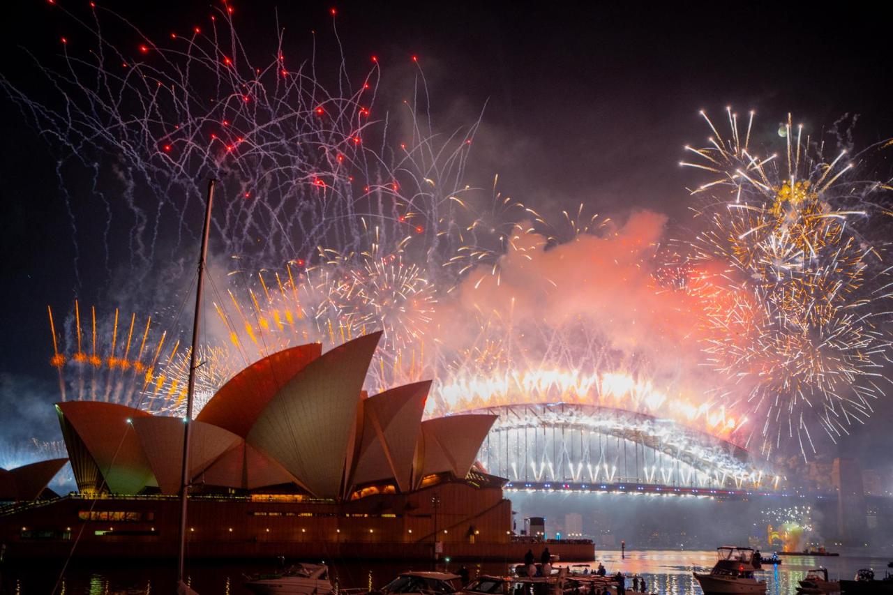 New Years Eve 2026 onboard Champagne Sailing 2!