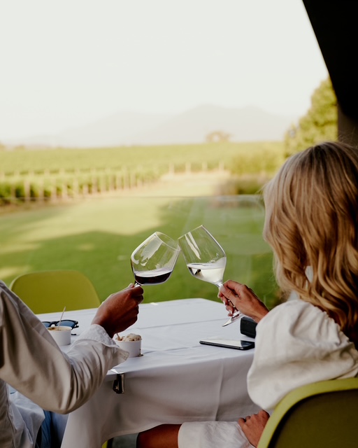 Yarra Valley Private Wine Tour $299 Lunch at OAKRIDGE WINERY 