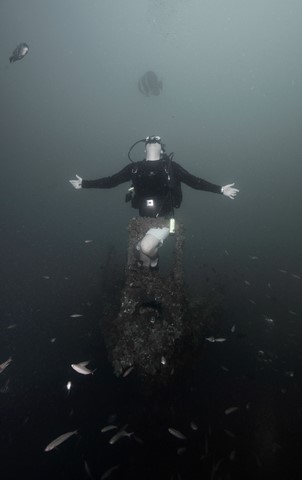 zCanon Collective Photography Double Dive on Ex-HMAS Brisbane