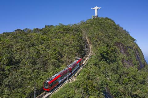 Meio Dia no Rio - Cristo Redentor em Trem, Maracanã, Sambódromo, Catedral e Escadaria Selarón