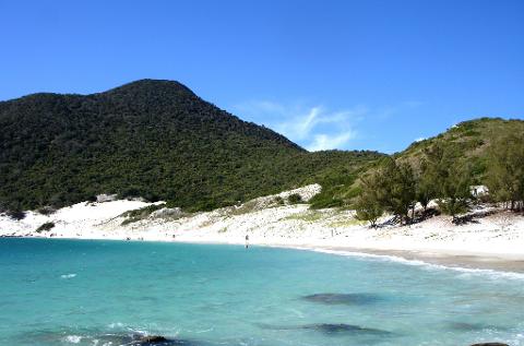 577bb0c0076846d8b700bc70c9e2f7af01_Praia_do_Farol_1