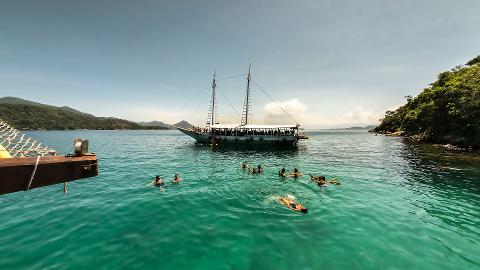 Ilha Grande com Passeio de Barco e Almoço