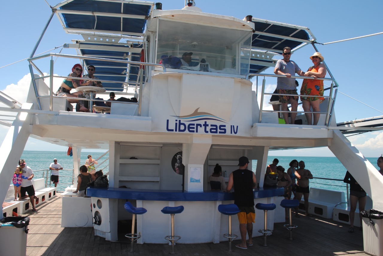 Catamaran Boat Tour in Búzios - C2Rio Tours & Travel Reservations