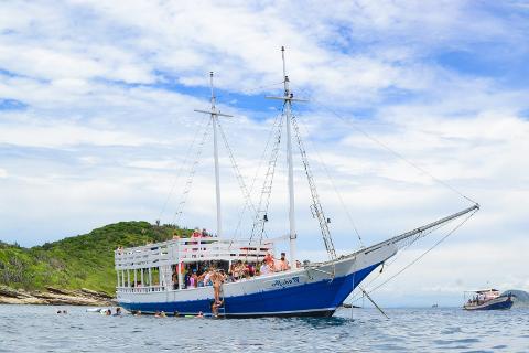 Búzios with Schooner Cruise, Trolley City Tour & Lunch – From Búzios