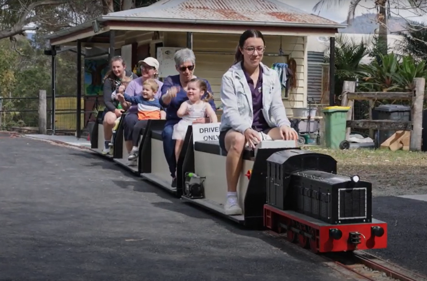 1hr Animal Experience (general public) and Miniature Train Ride Package