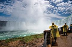 Toronto: Niagara Falls Day Tour with Boat and Behind the Falls