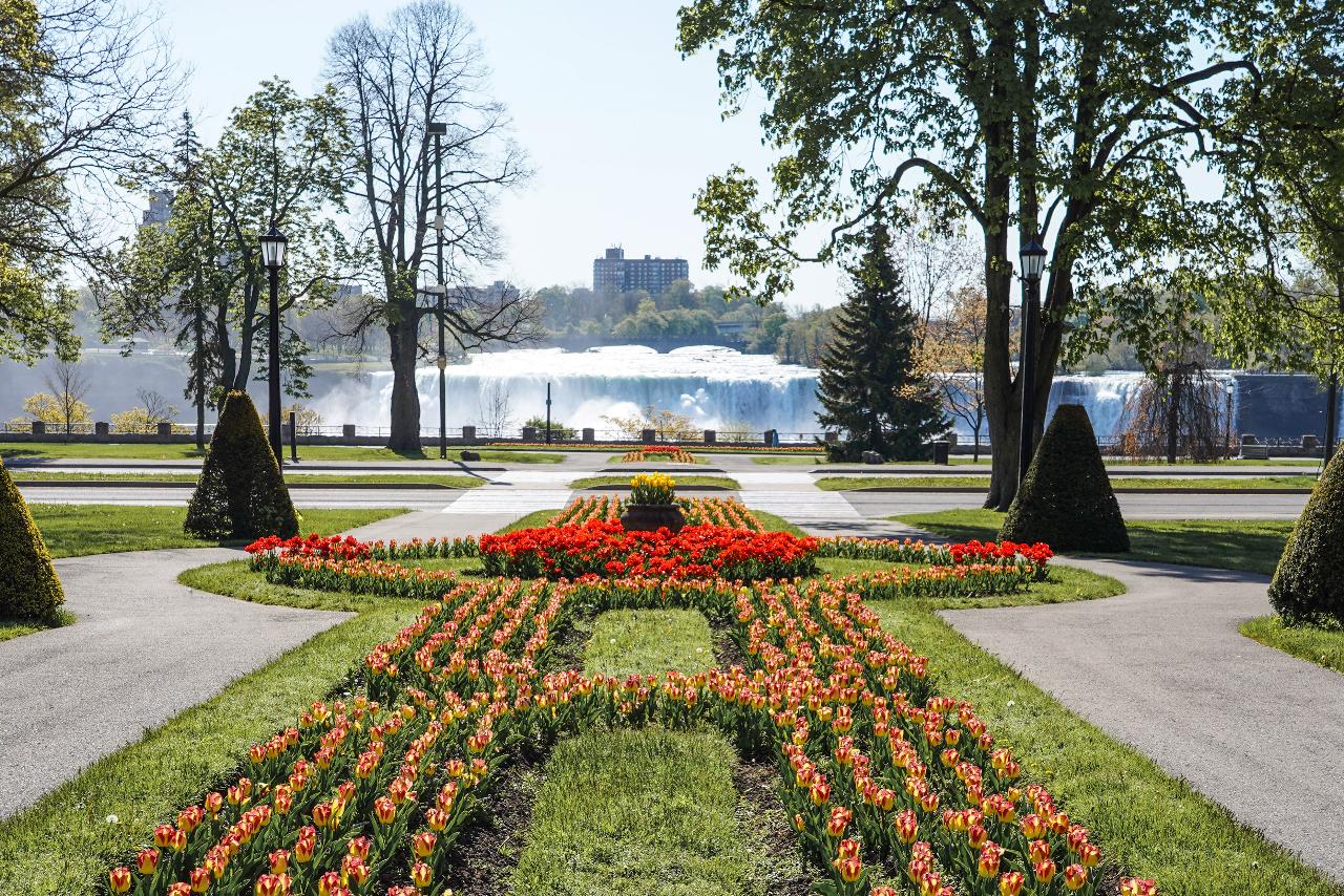 Niagara Falls Bus Tour With Boat Cruise