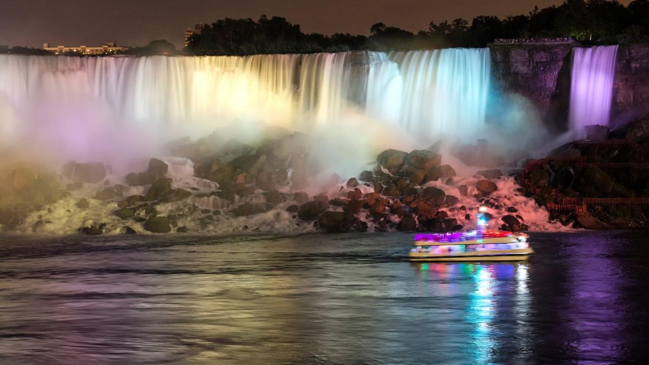 Niagara Falls Evening Tour Without Buffet Dinner From Toronto
