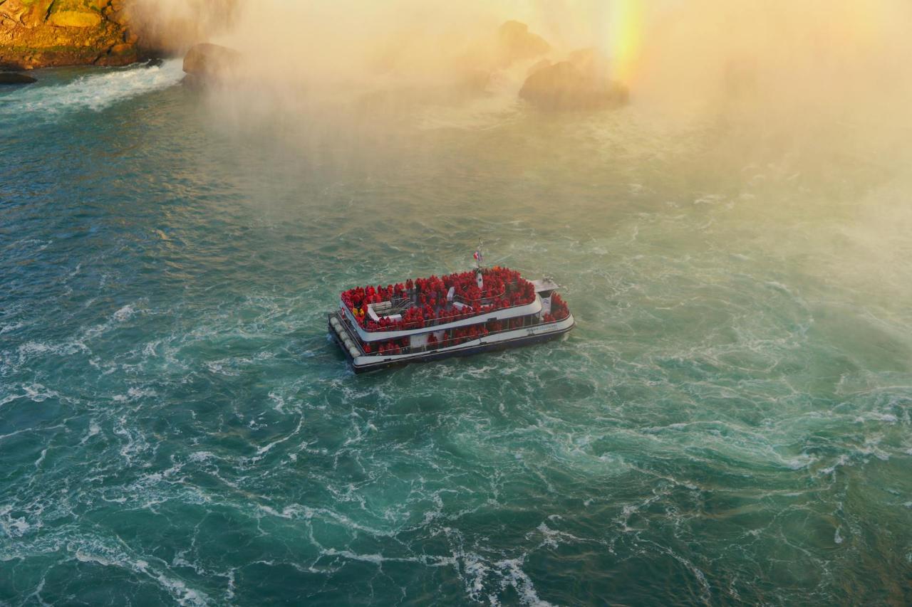 Niagara Falls Bus Tour With Boat Cruise