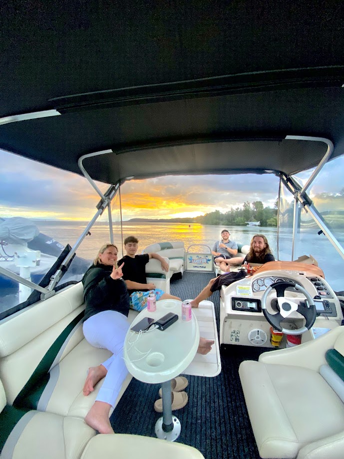 Pontoon Boat - 1 hour 