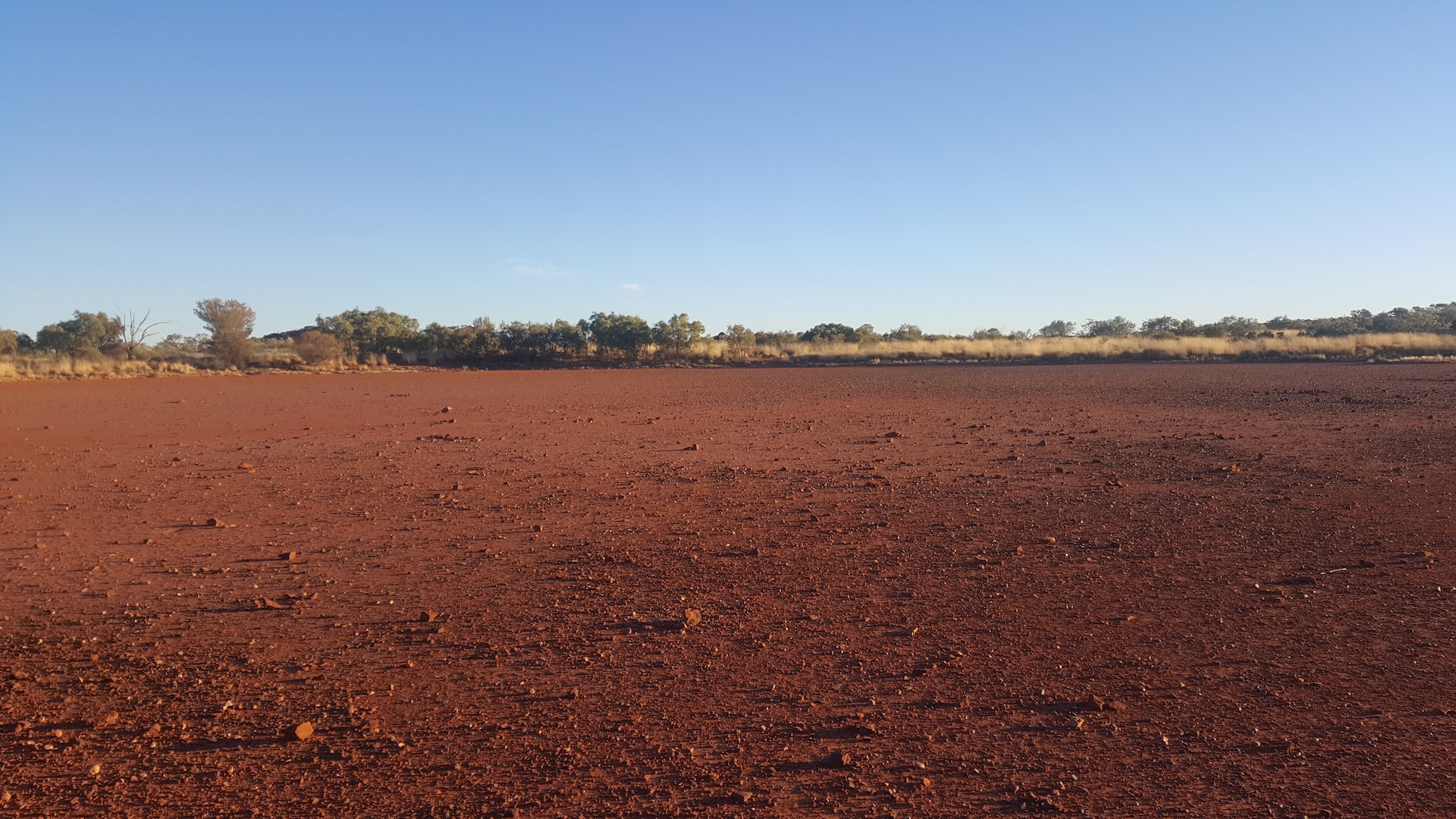 Chambers Pillar and Rainbow Valley VIP Tour