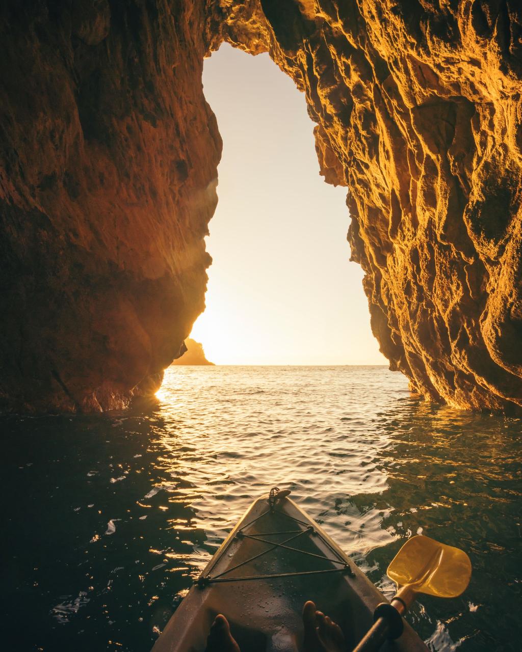 Whangamatā Sunrise: Exclusive Whenuakura Island Kayak Experience