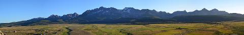 1500px_Sawtooth_Mountains__ID__USA__panorama_as_seen_from_Stanley