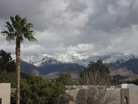 800px_Snowy_Catalinas