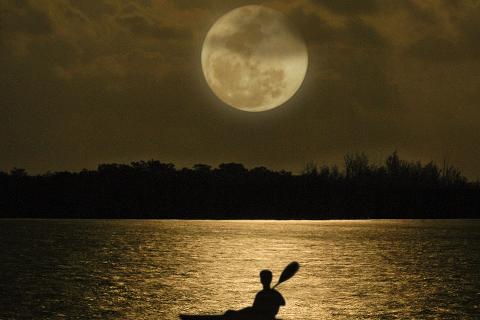 Full Moon Kayak