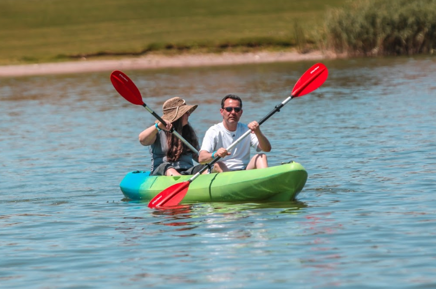 1 Hour Tandem Kayak Rental for 2 People