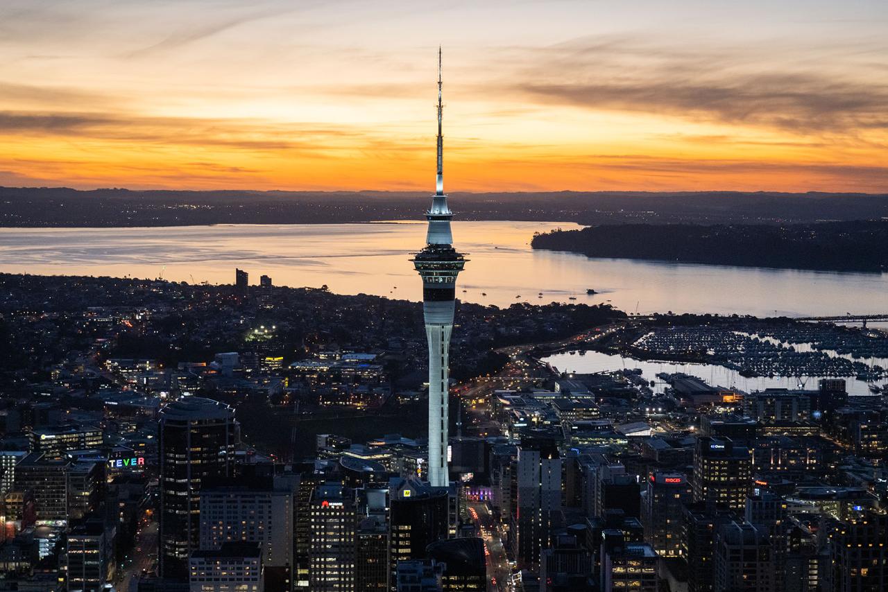 The sky tower фото