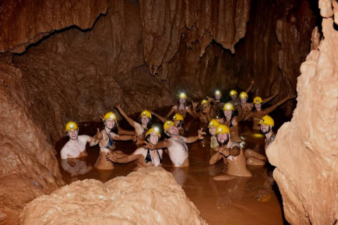 Qeuqeu Tours - Nadi Cave + Village Tour