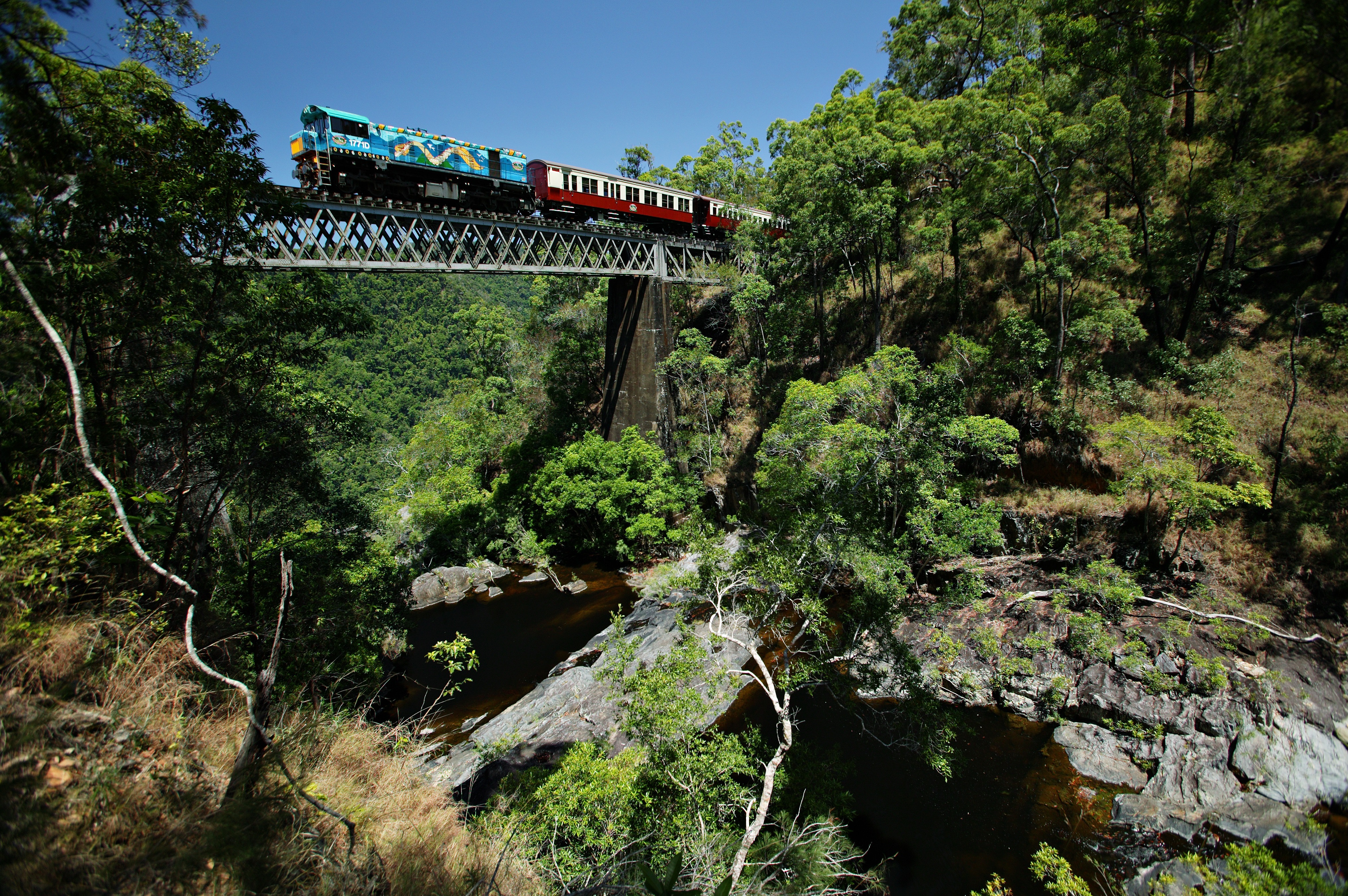Kuranda: Skyrail and Scenic Rail Gold Class S-1100 Q-1530 XC