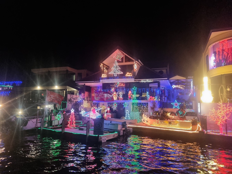 MANDURAH CHRISTMAS LIGHT TOUR WITH MEAL