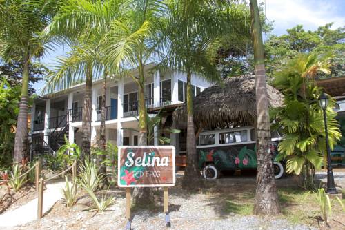 Red Water-Taxi - Selina Del Isla Colon Reservations