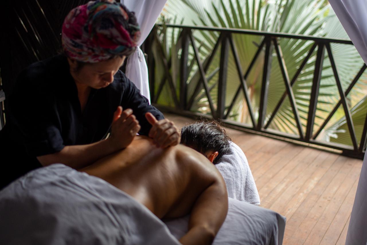 RELAXING MASSAGE