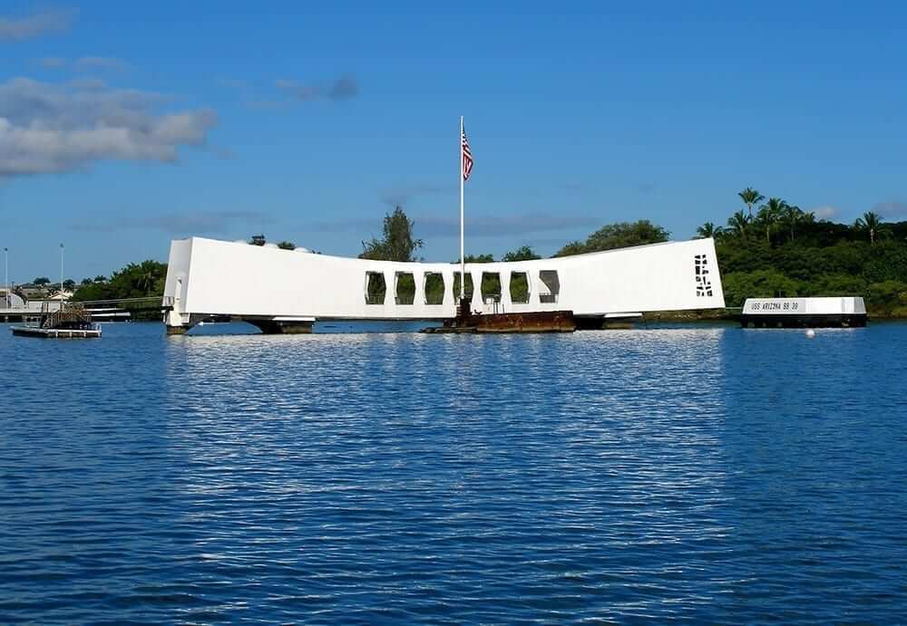 Polynesian Adventure Tours - Kahului-Maui to Oahu: Pearl Harbor, Arizona Memorial, USS Missouri Tour (A2 OGG-1D)