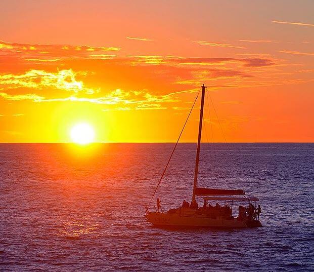 Sea Paradise - Big Island: Sunset Sail & Manta Ray Snorkel Cruise