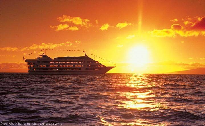 GD Star of Honolulu - Star Sunset Dinner & Show (Transportation from Waikiki Hotels)