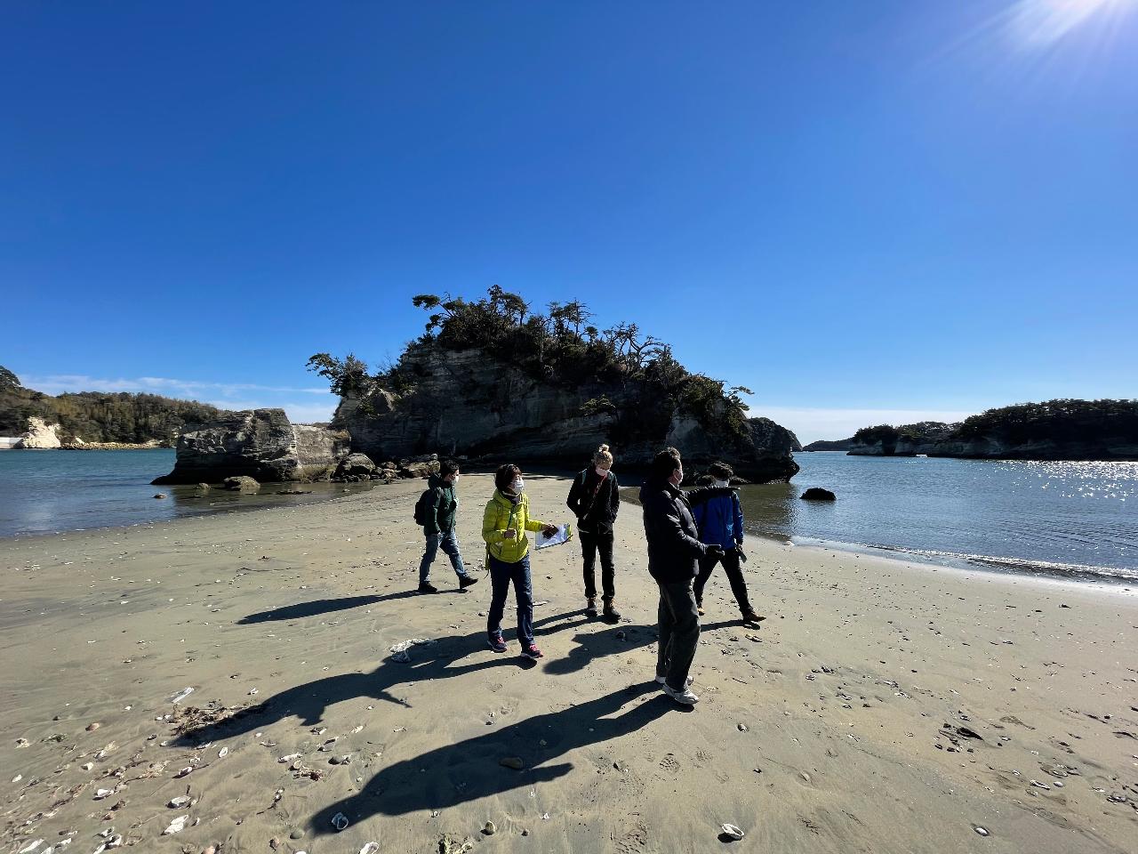 包船與當地導遊一起探索巡禮松島灣內沉浮離島的徒步之旅