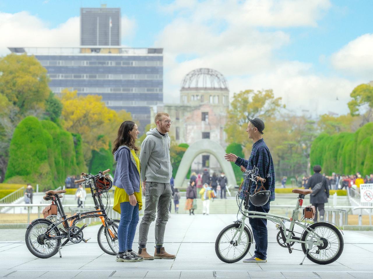 Hiroshima Peace Cycling Tour with Local Guide (2h Course)