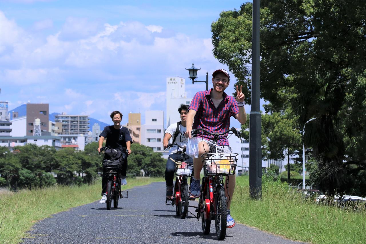 Custom-Made Cycling Tour of Hiroshima with a Local Guide