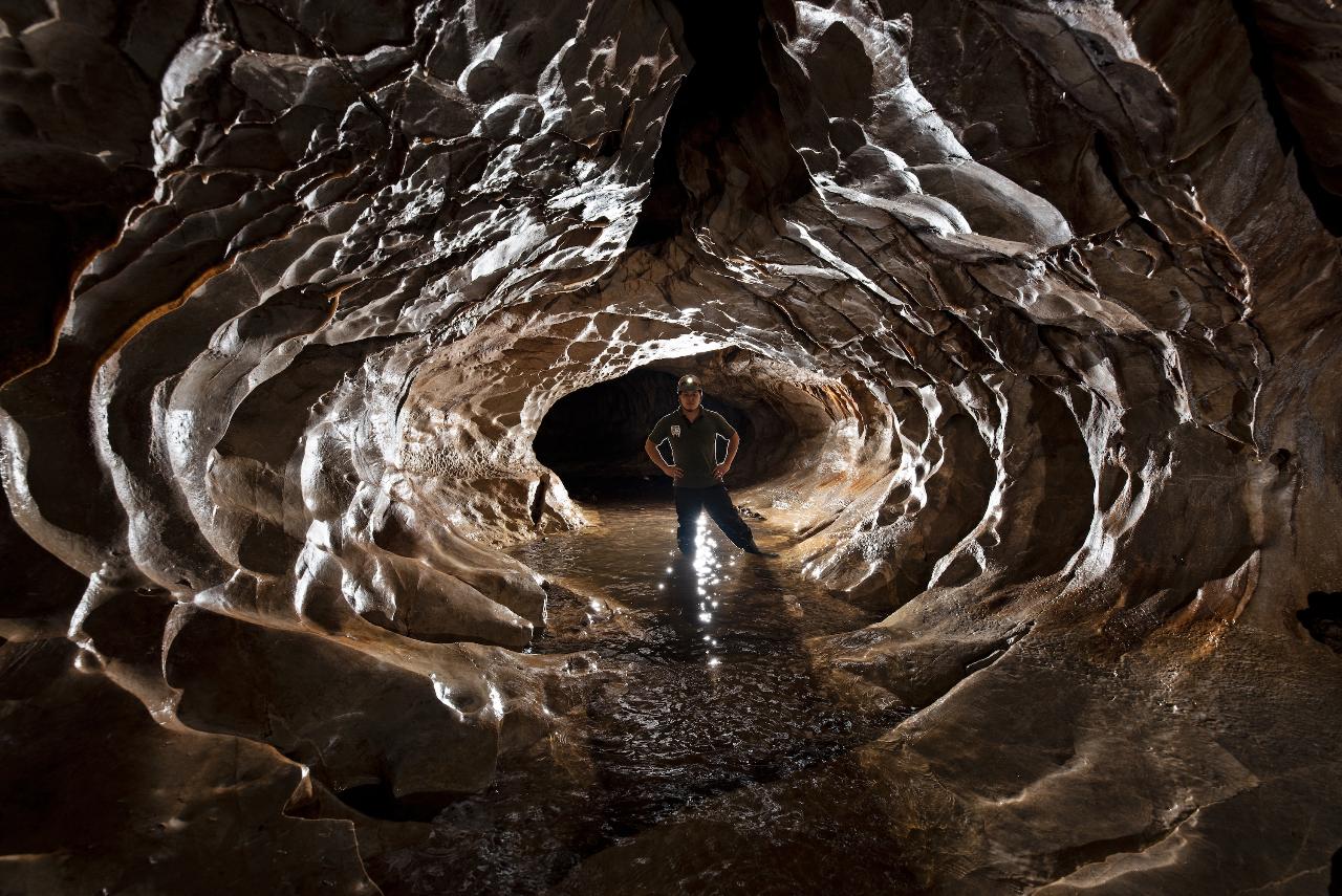 Explore a Awe-Inspiring Natural Cave