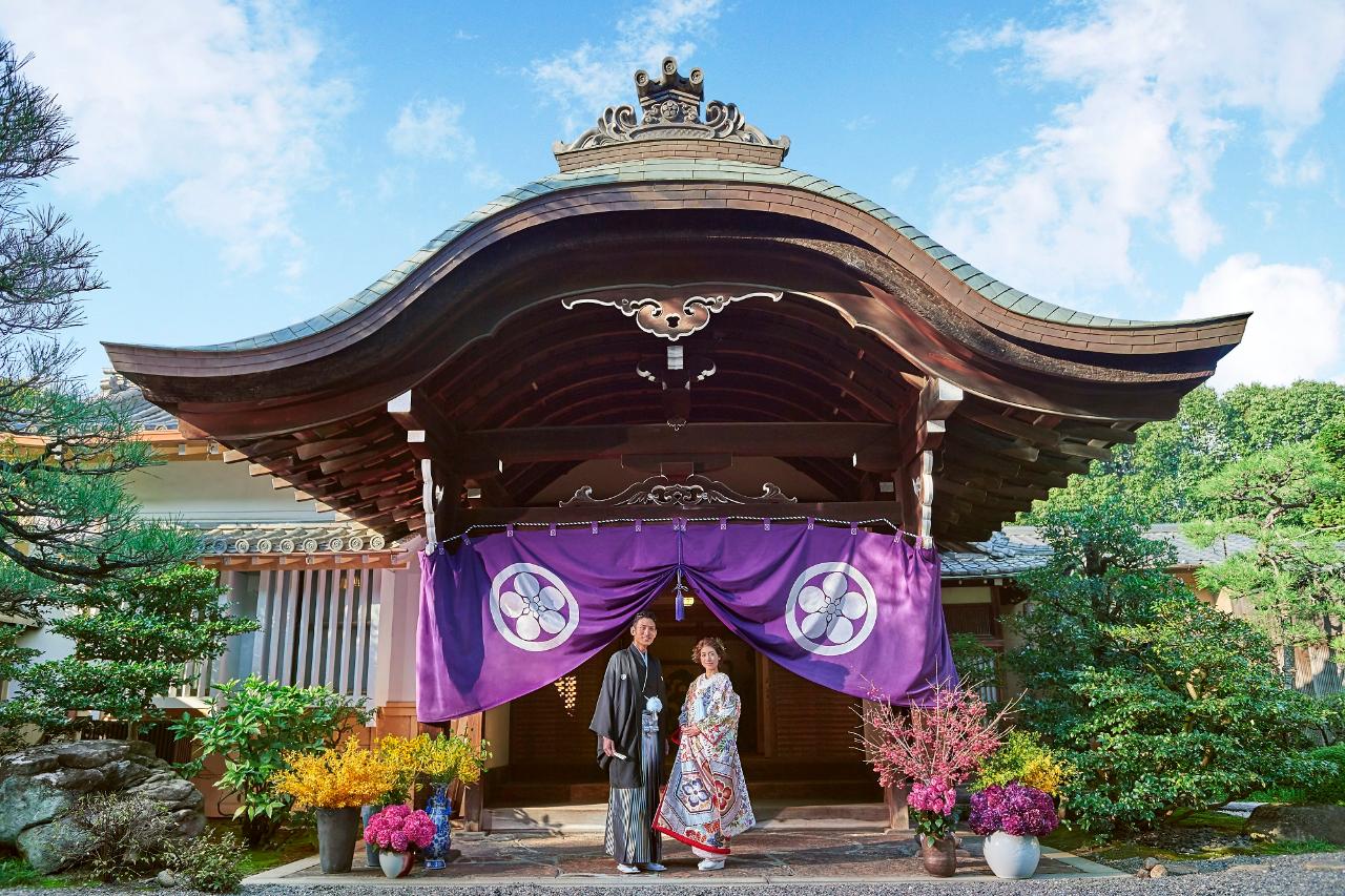 Photo Session in the Bridal Costume Plan 