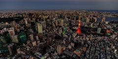 Sunset Departure! Tokyo Helicopter Cruise for 5 – Experience Dusk and Nighttime Cityscapes (Tokyo) An aerial view of Tokyo at dusk showcases the city's sprawling urban landscape, illuminated by the lights of skyscrapers and the iconic Tokyo Tower.