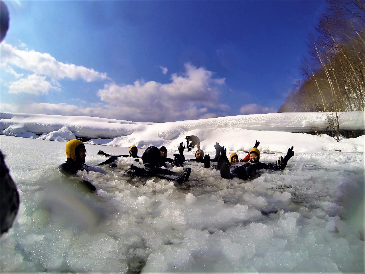 在冰上玩的新感覺活動！冬天在支笏湖冰上漫步,包括自助午餐和沐浴！