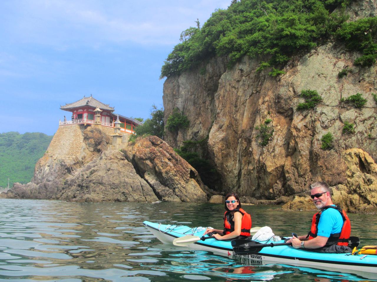 Discover Tomonoura's History and Rich Lifestyle: A Full-Day Sea Kayak Guided Tour with Lunch