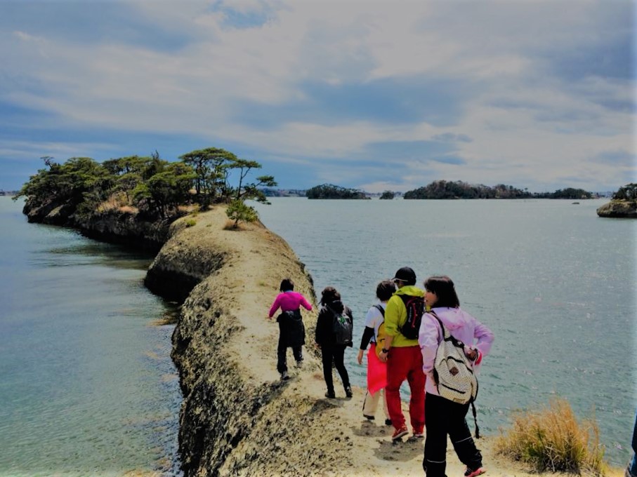 和當地導遊來場松島靈場的秘密健行