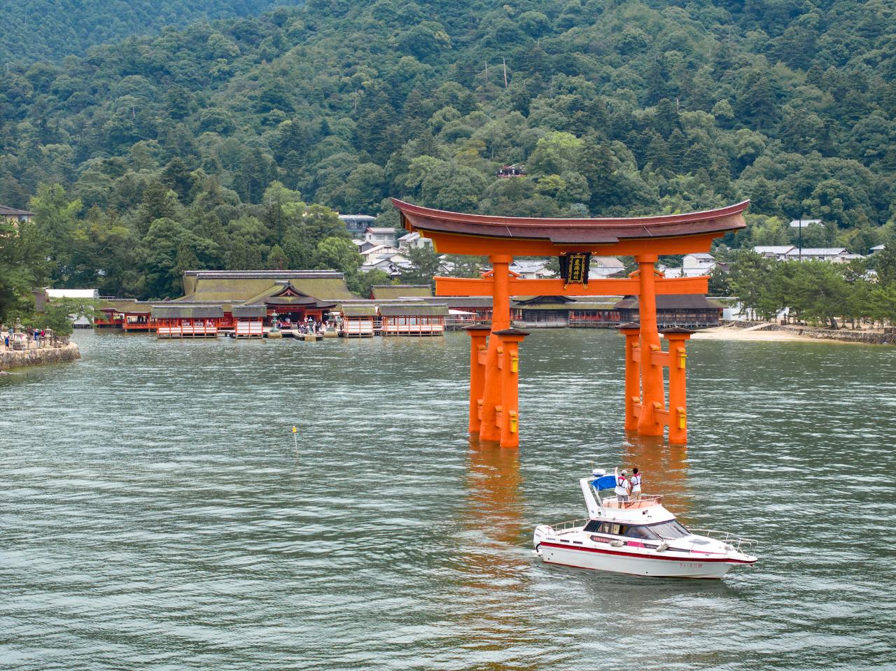 Explore Miyajima's Seven Shrines by Cruiser from Miyahama