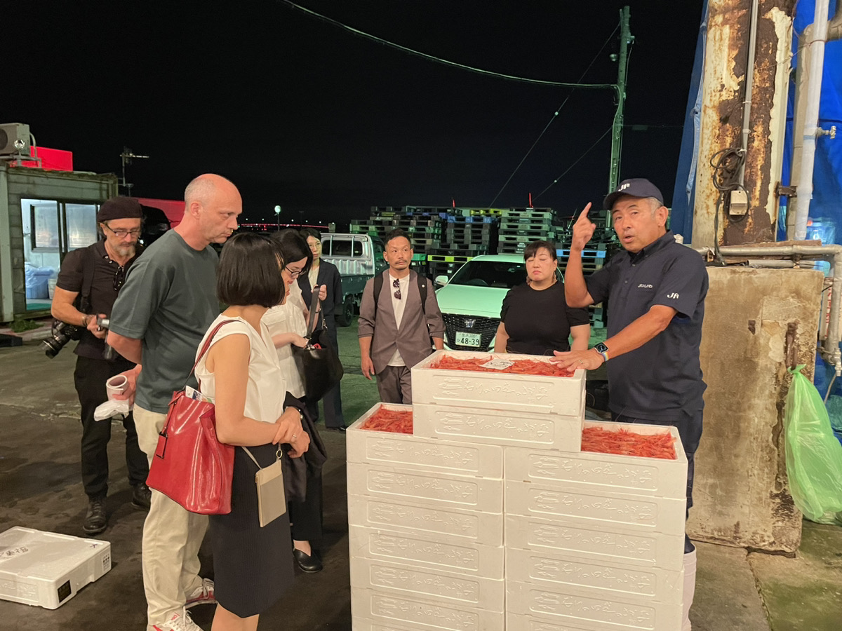【夜せり＋夕食】石川を中心に北陸の旬の鮮魚が集まる金沢卸売市場の競りを見学