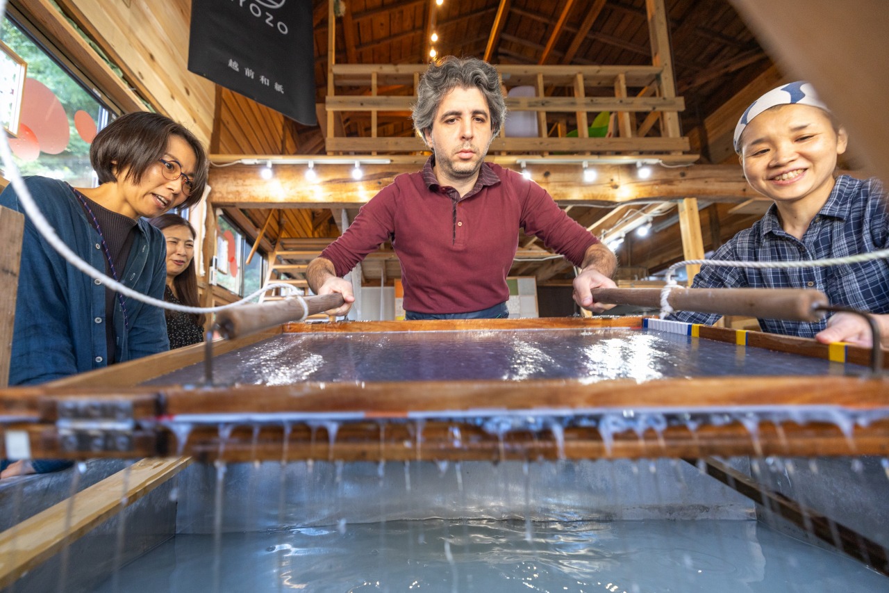 Touch 1,500 Years of Craftsmanship: Echizen Washi Hand-Papermaking with a Master