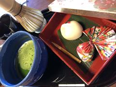 函館の地元交流・文化発信のカフェ＆バーで抹茶体験と着物レンタル