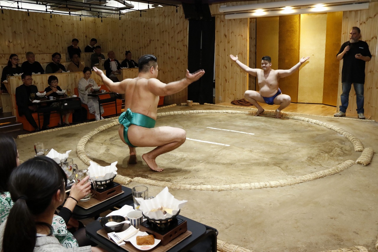 Taste Chanko Nabe while Watching Sumo Wrestling in Asakusa