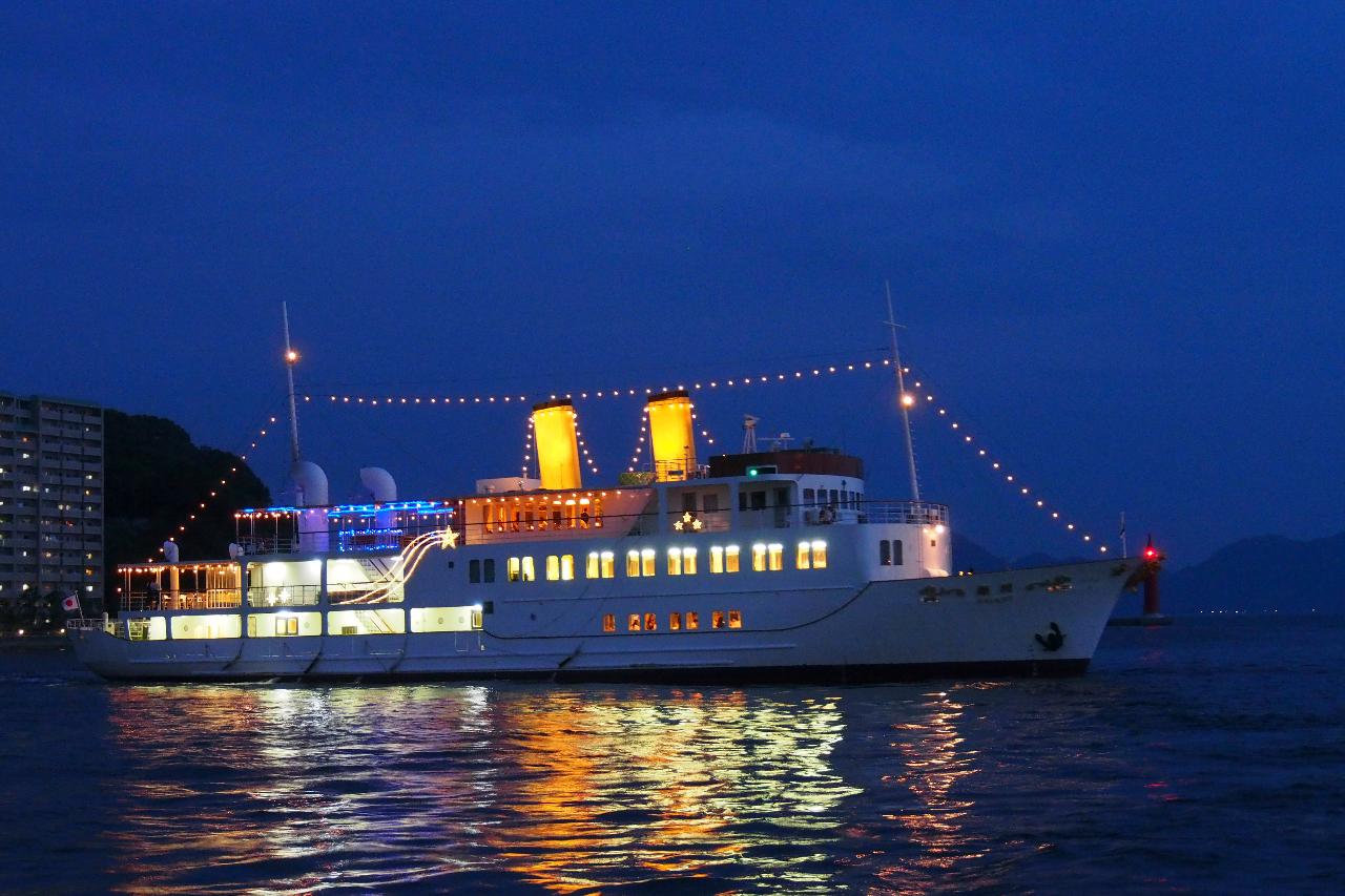 An Exquisite Dinner Cruise Around Starlit Miyajima